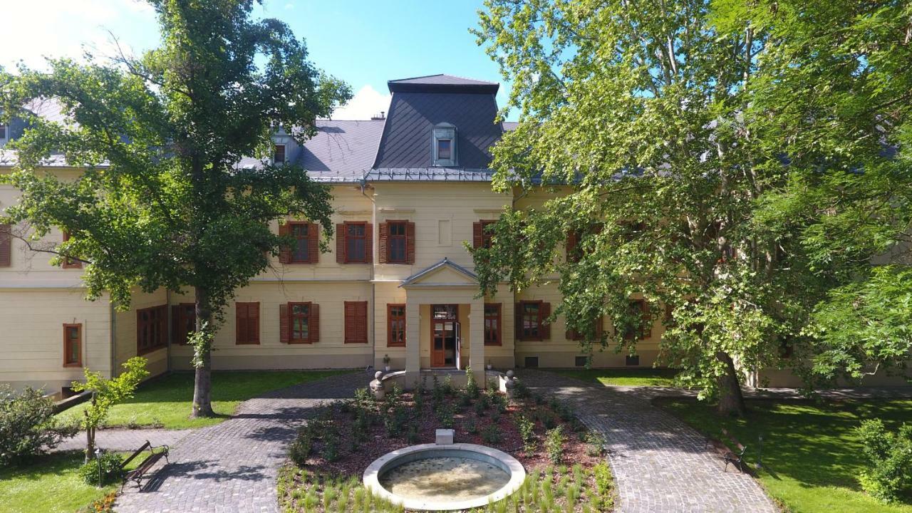 Fonix Wellness Resort Csitar Экстерьер фото